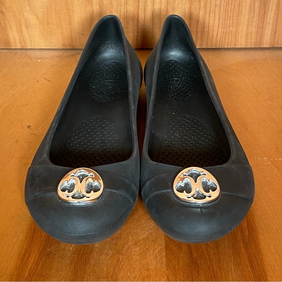 Womens 6 Crocs Gianna Silver Disc Flats Black SEF1218 - Picture 2 of 8